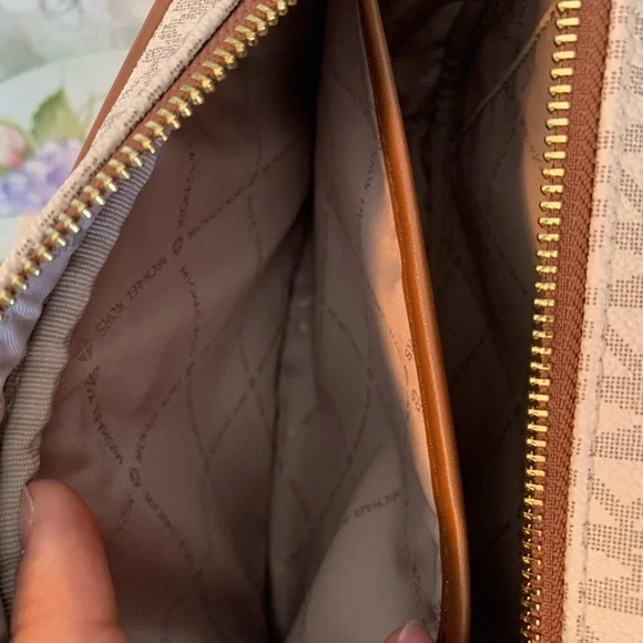 Michael Kors Aspen Limited Edition Crossbody - Picture 9 of 12